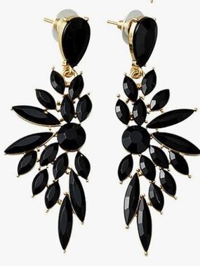Black Rhinestone Stud Earrings*